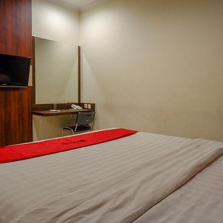 Reddoorz Plus At Grand Pacifik Hotel Makassar Bagian luar foto