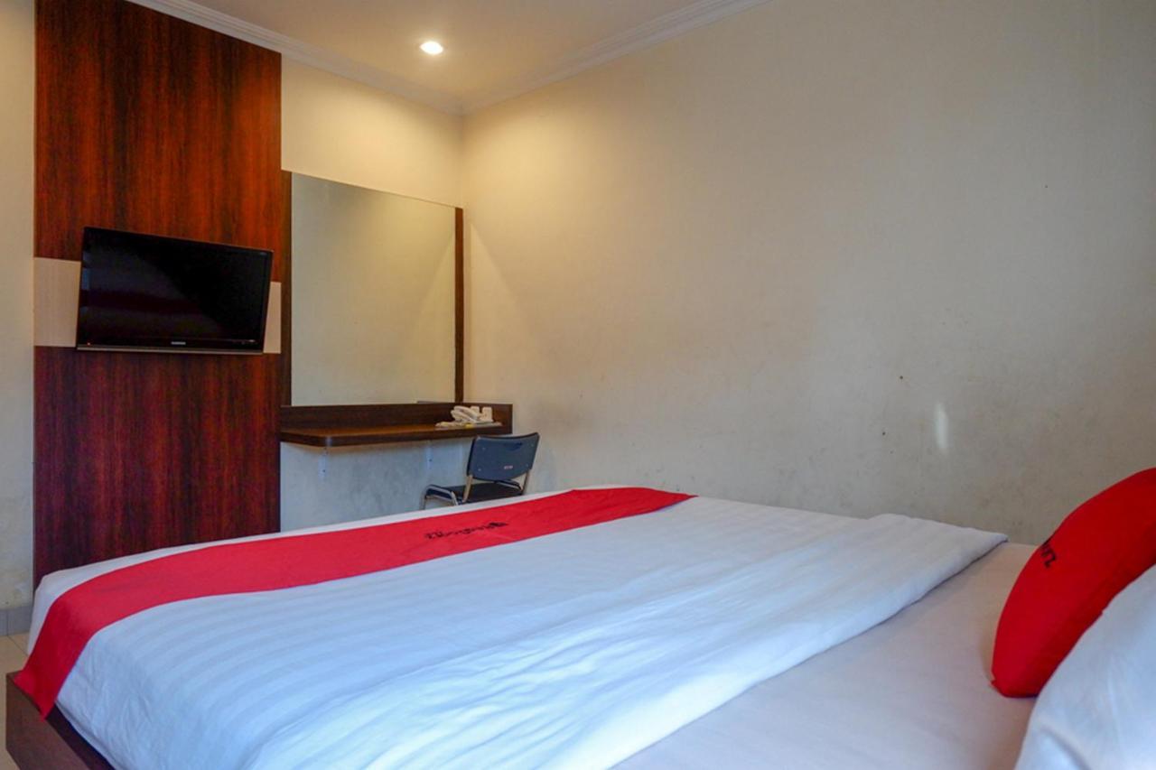 Reddoorz Plus At Grand Pacifik Hotel Makassar Bagian luar foto